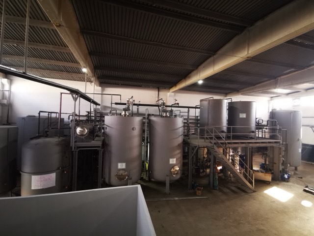 Compact biodiesel plant